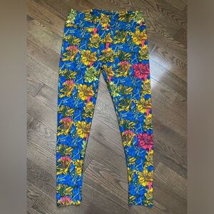 Lularoe Lilly Hibiscus print tall and curvy leggings